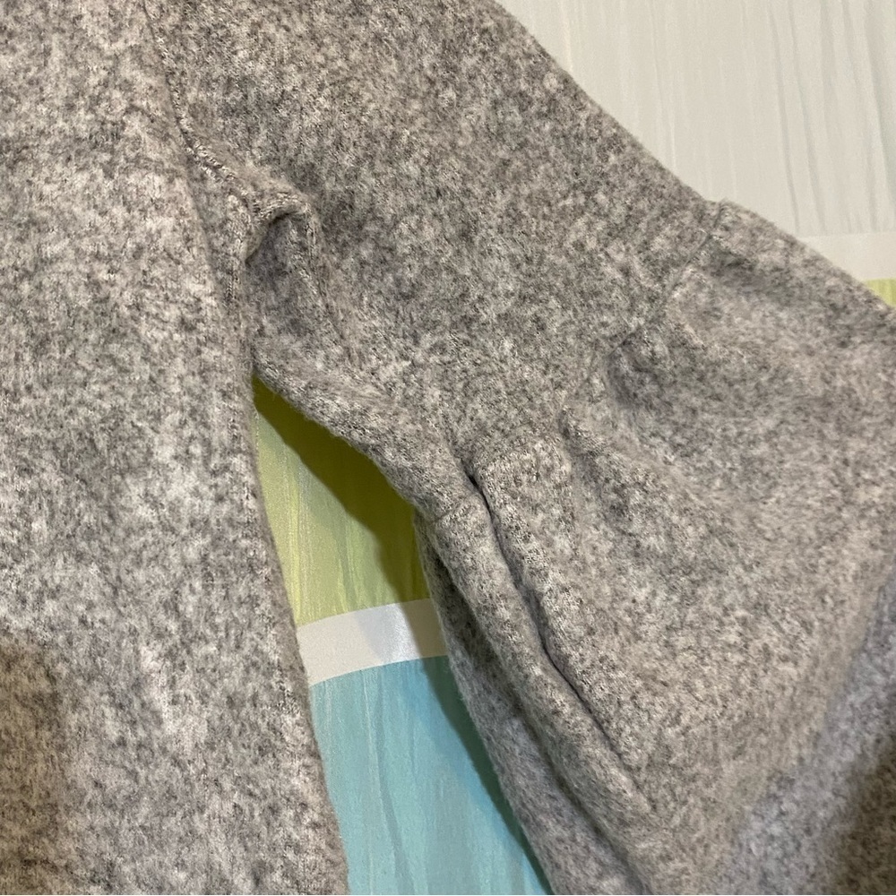 Zara Trafaluc Gray Bell Sleeve Sweater Sz Small - Picture 4 of 6